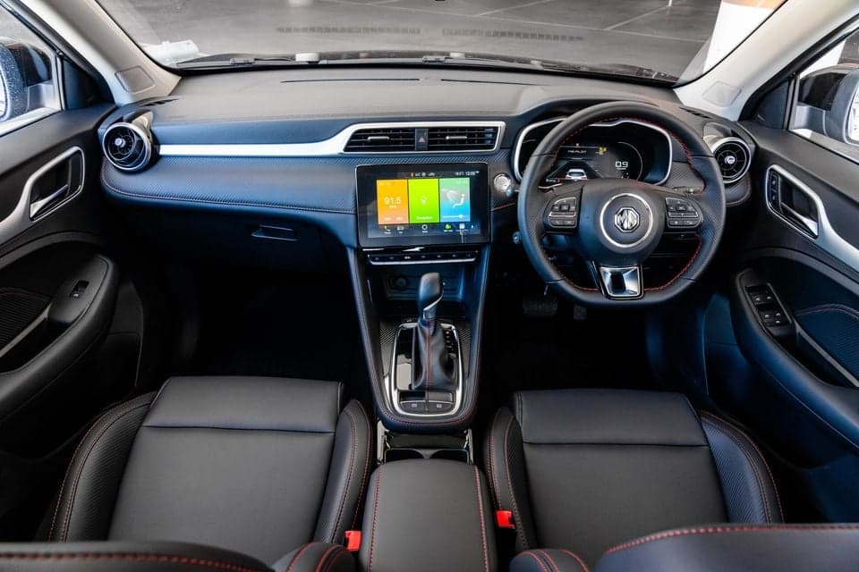 MG ZST interior