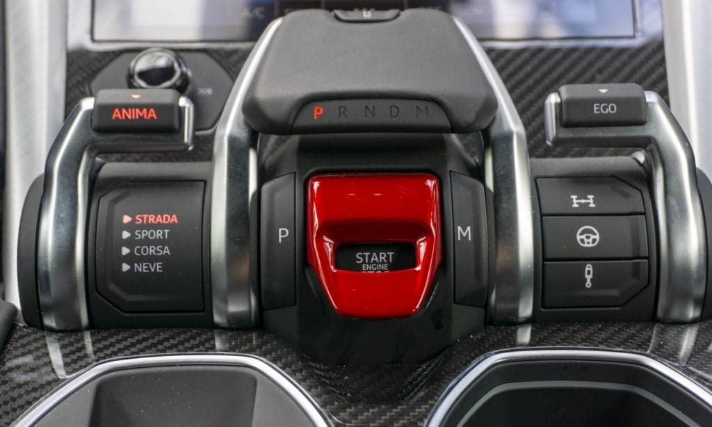 Lamborghini Urus — centre console